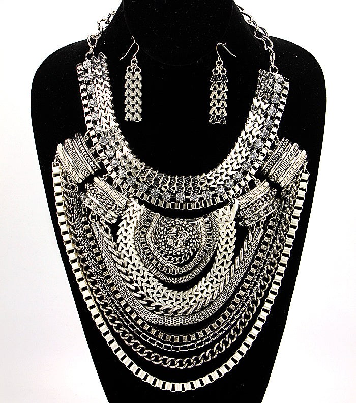 'Nicole' Short Bib Necklace