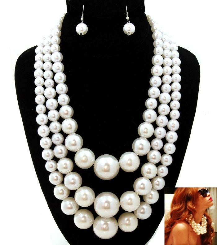 'RIRI'  URBAN GLAM PEAL NECKLACE AND EARRING SET